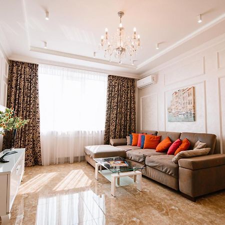 Апартаменты Luxury For Business & Pleasure Royal 2 Киев Экстерьер фото